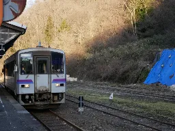 芸備線とブルーシート