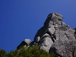 瑞牆山の絶壁